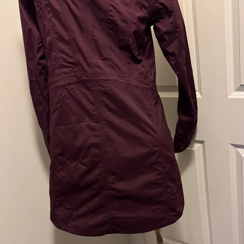 lululemon athletica Women's  Jacket in Deep Plum Purple - Picture 9 of 12